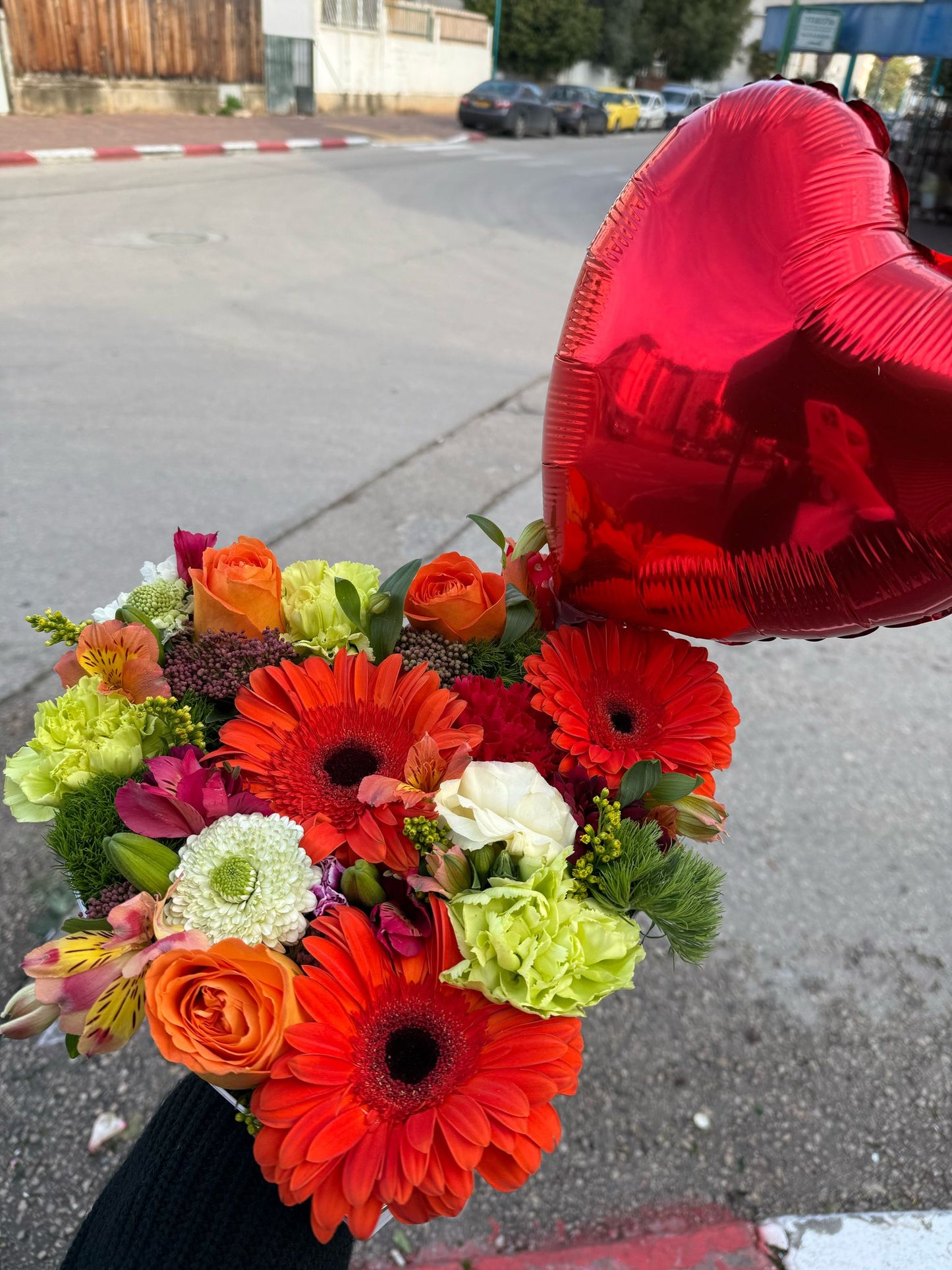 מארז גרברה עם בלון