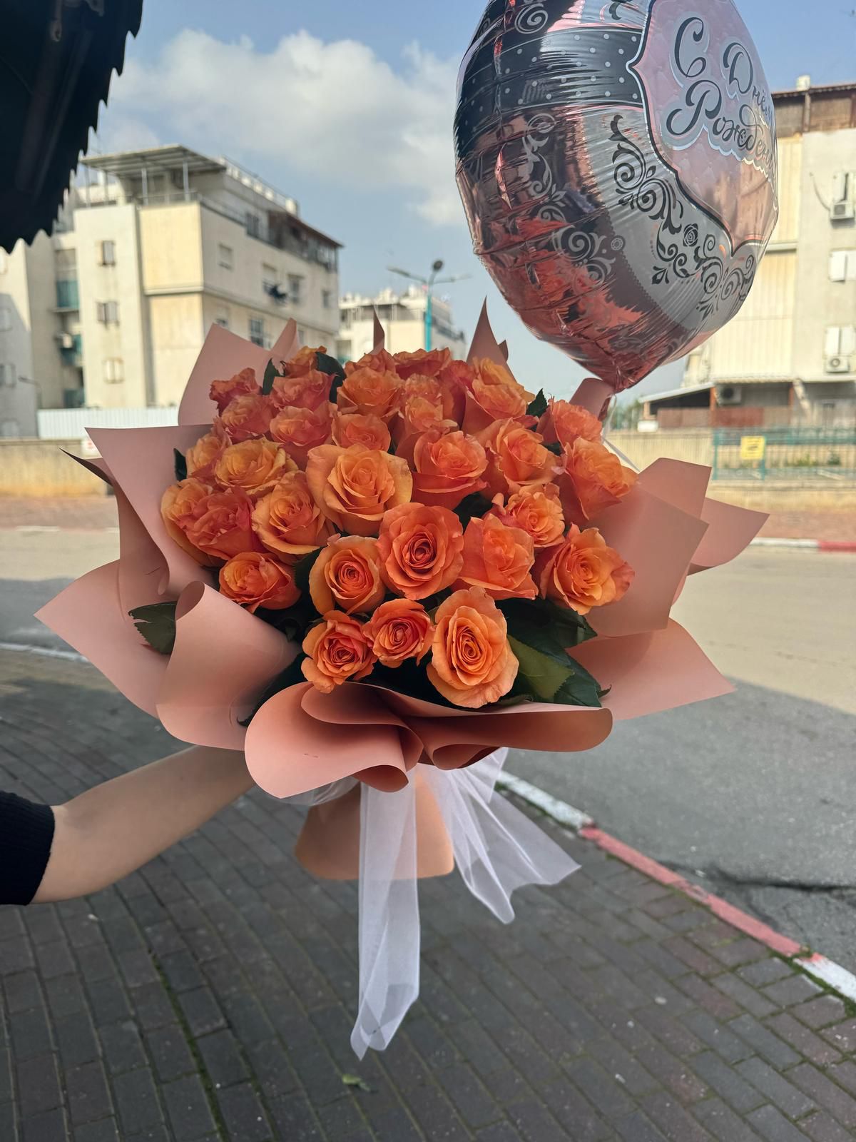 זר כתום עם 35 ורדים