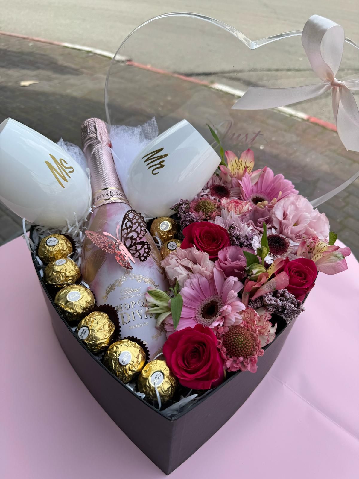 מארז שוקולדים ושמפניה ורוד