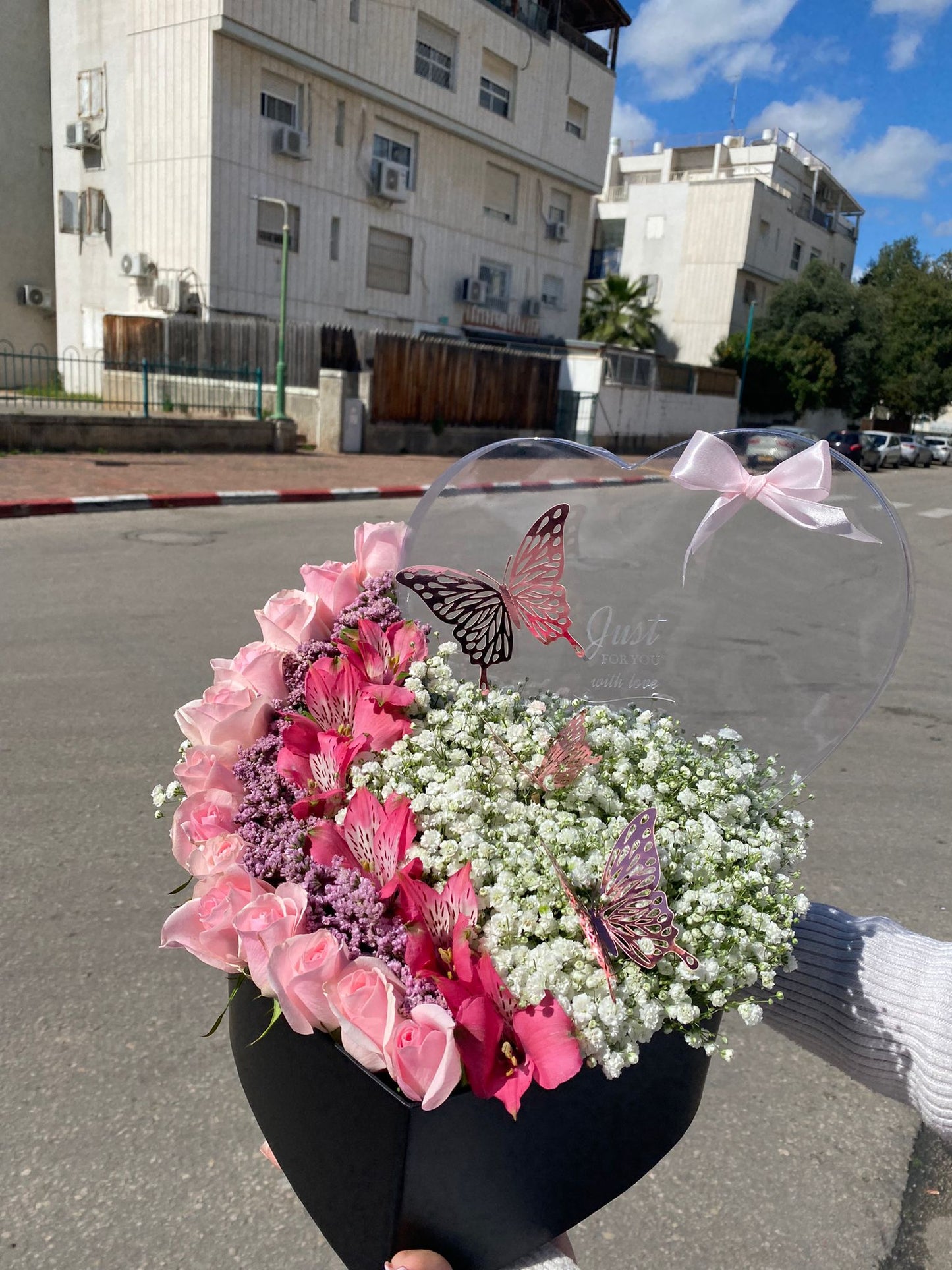 מארז לב עם ורדים