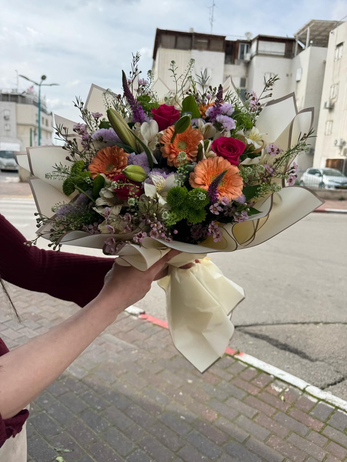 זר יום האישה עם ורדים